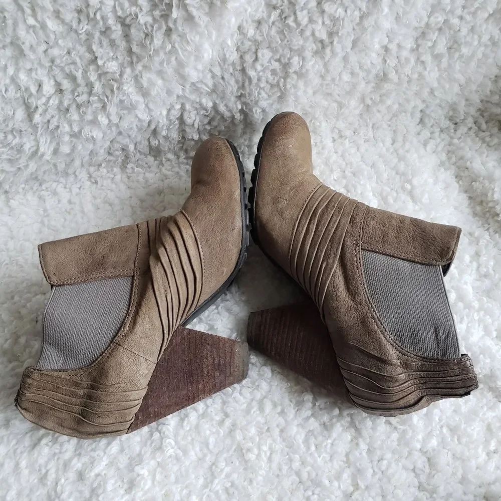 Vince Camuto Brown Ruched Leather Ankle Boots‎ sz 6